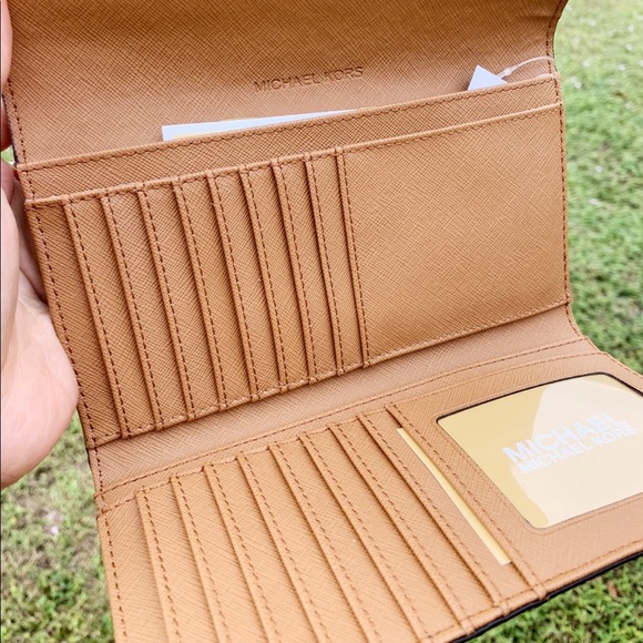 NWT👜💕-Michael Kors Tote and Wallet SET - Picture 3 of 3